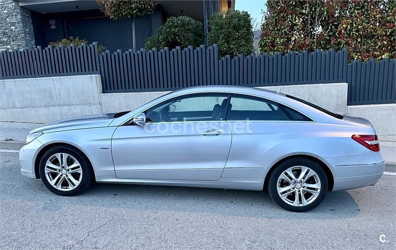 Usado Mercedes E350 231 CV (169 kW) 2009 Gris / plata Coupe