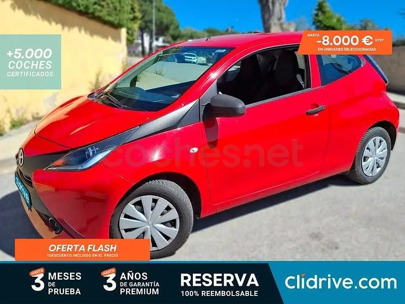 Usado Toyota Aygo X-play 69 CV (50 kW) 2018 Rojo Utilitario