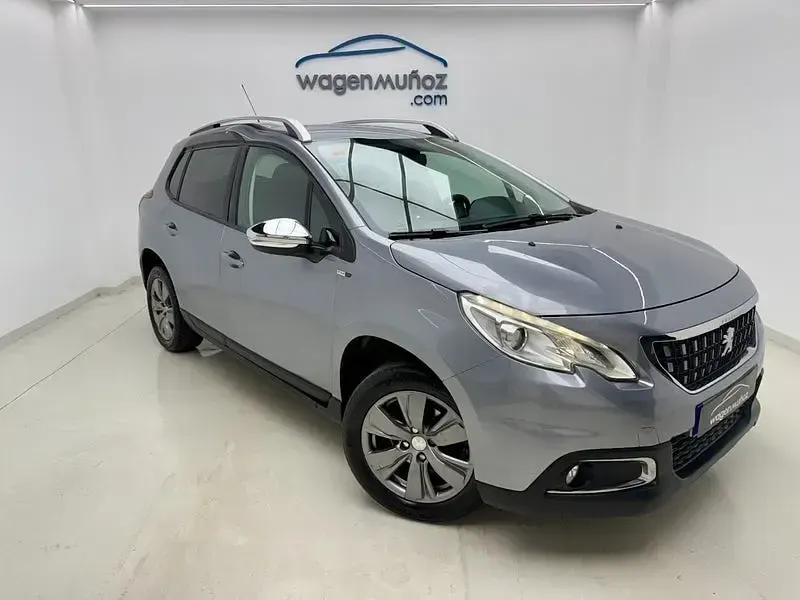 Usado Peugeot 2008 Style 100 CV (73 kW) 2017 Gris / plata SUV
