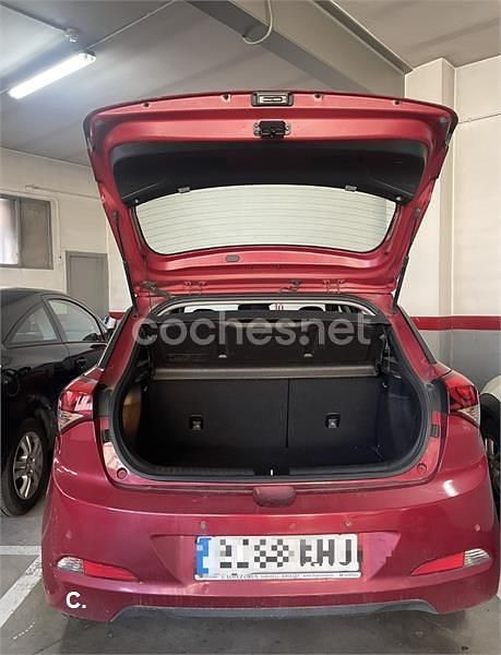 Usado Hyundai i20 84 HP (61 kW) 2018 Vermelho Sedan