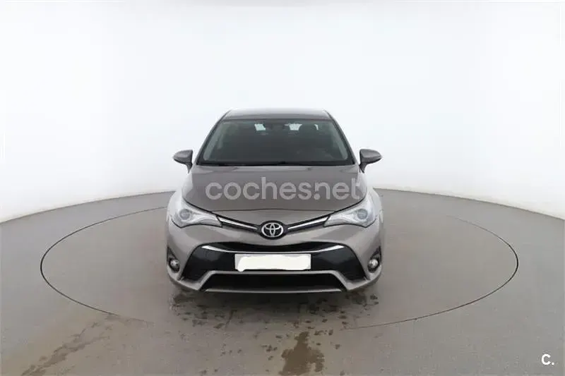 Usado Toyota Avensis Advance 143 CV (105 kW) 2015 Beige Berlina