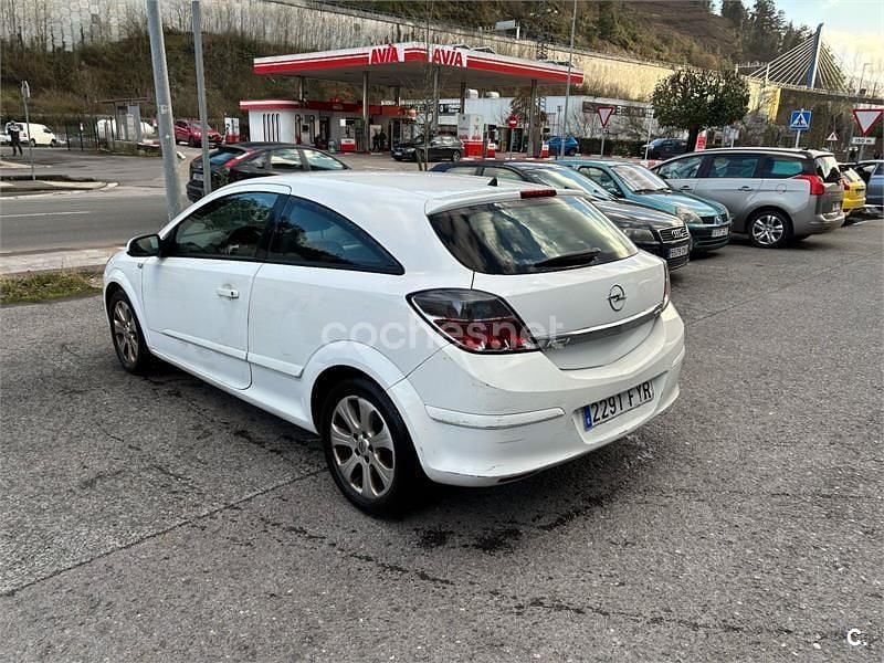 Usado Opel Astra GTC Cosmo 100 CV (73 kW) 2007 Blanco Berlina