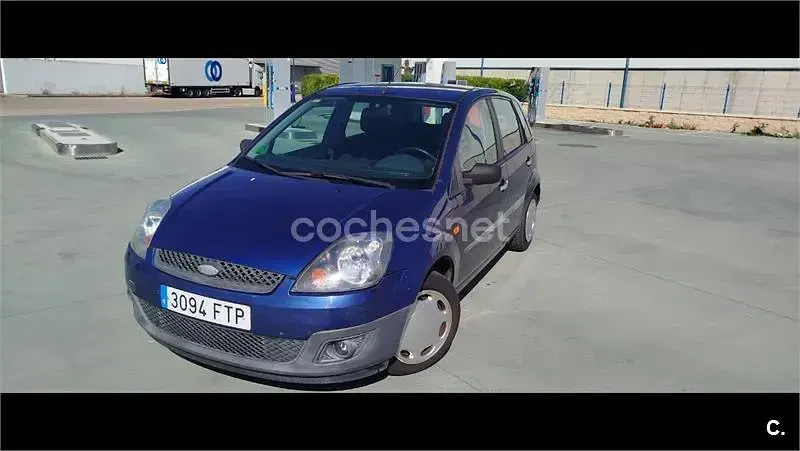 Usado Ford Fiesta Ambiente 70 CV (51 kW) 2007 Azul Utilitario