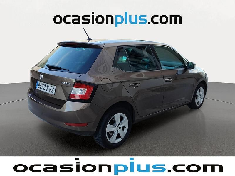 Usado Skoda Fabia 110 CV (80 kW) 2019 Marrón Berlina