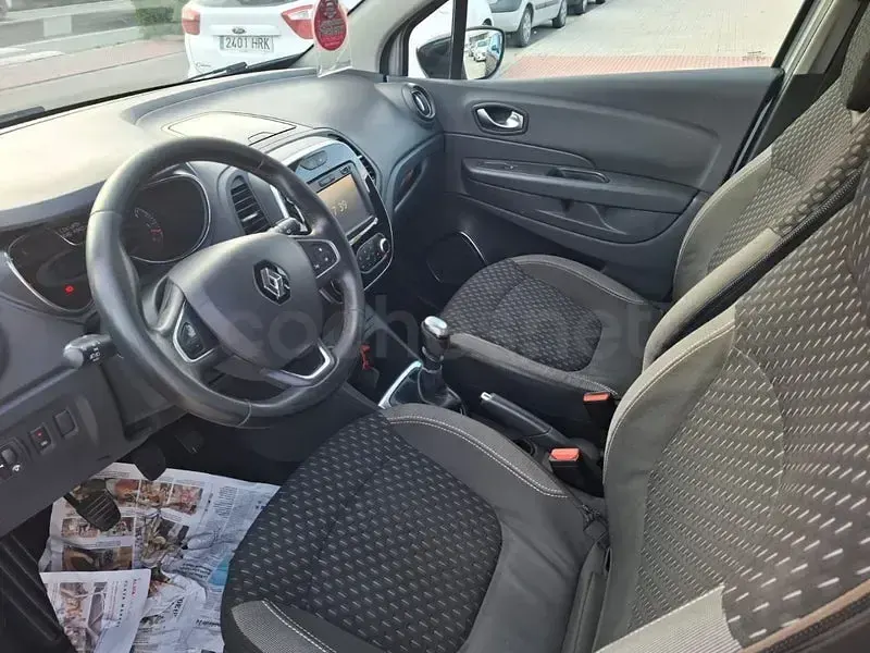 Usado Renault Captur XMOD 110 CV (80 kW) 2018 Gris / plata SUV