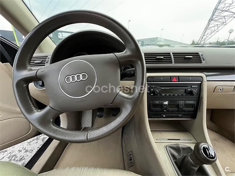 Usado Audi A4 130 CV (95 kW) 2001 Azul Berlina