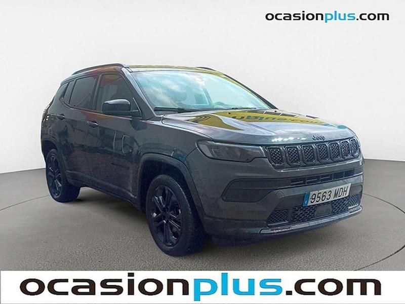 Usado Jeep Compass Night Eagle 129 CV (94 kW) 2023 Gris SUV