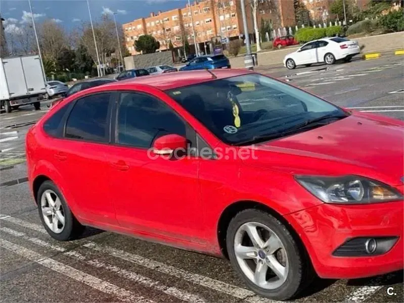 Käytetty Ford Focus Trend 115 HP (84 kW) 2008 Punainen Sedan