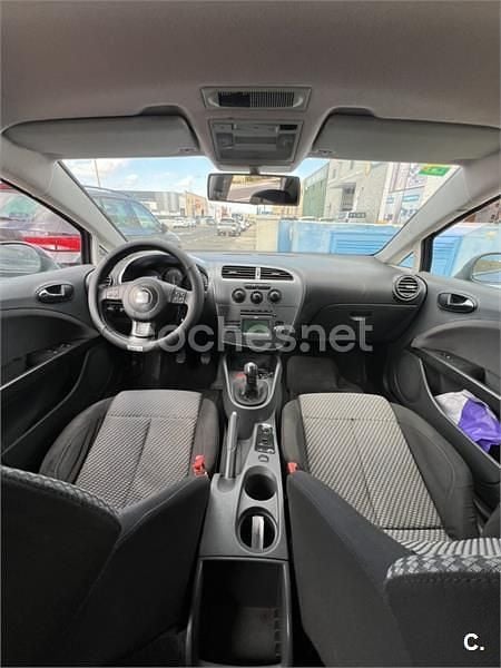 Usado Seat Leon Ecomotive 105 CV (77 kW) 2008 Negro Utilitario