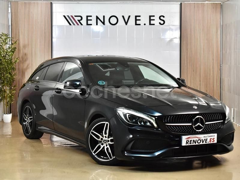 Usado Mercedes CLA180 Shooting Brake 122 CV (89 kW) 2018 Negro Familiar