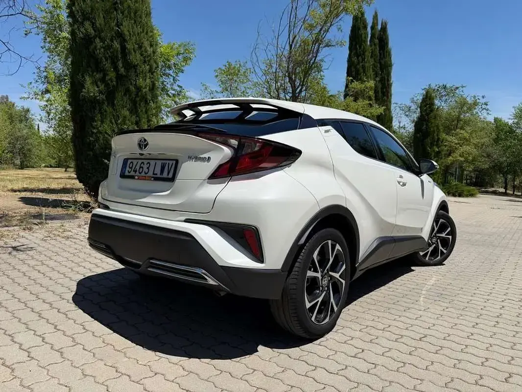 Używany Toyota C-HR Advance 184 KM (135 kW) 2022 Biały SUV