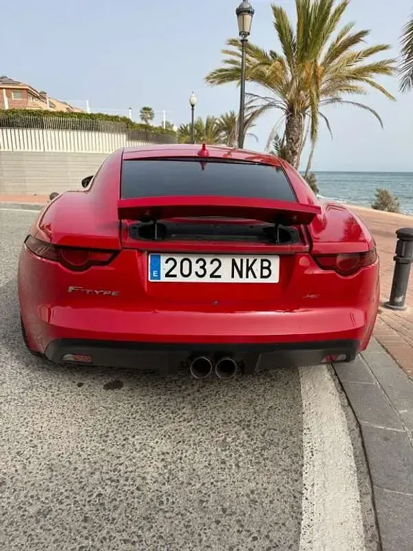Usado Jaguar F-Type R-Dynamic 300 CV (220 kW) 2018 Rojo Coupe