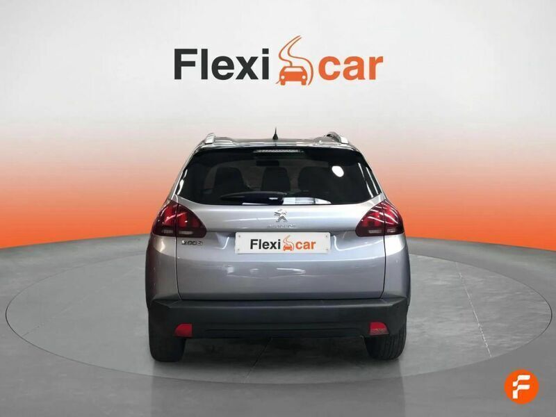 Usado Peugeot 2008 Signature Sky 100 CV (73 kW) 2019 Gris SUV