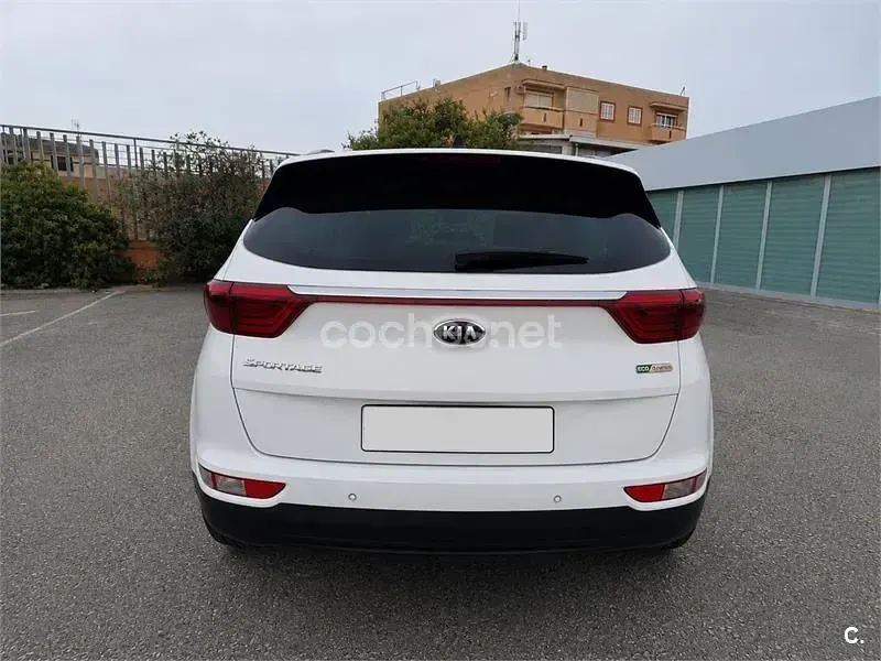 Usado Kia Sportage 115 CV (84 kW) 2016 Blanco SUV