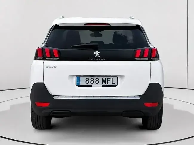 Używany Peugeot 5008 Allure 130 KM (95 kW) 2023 Biały SUV