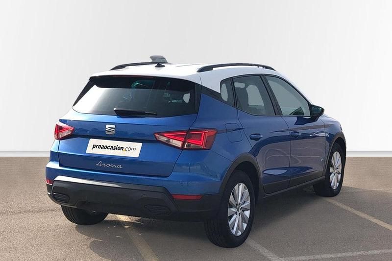 Usado Seat Arona Style Plus 110 CV (80 kW) 2022 Azul SUV