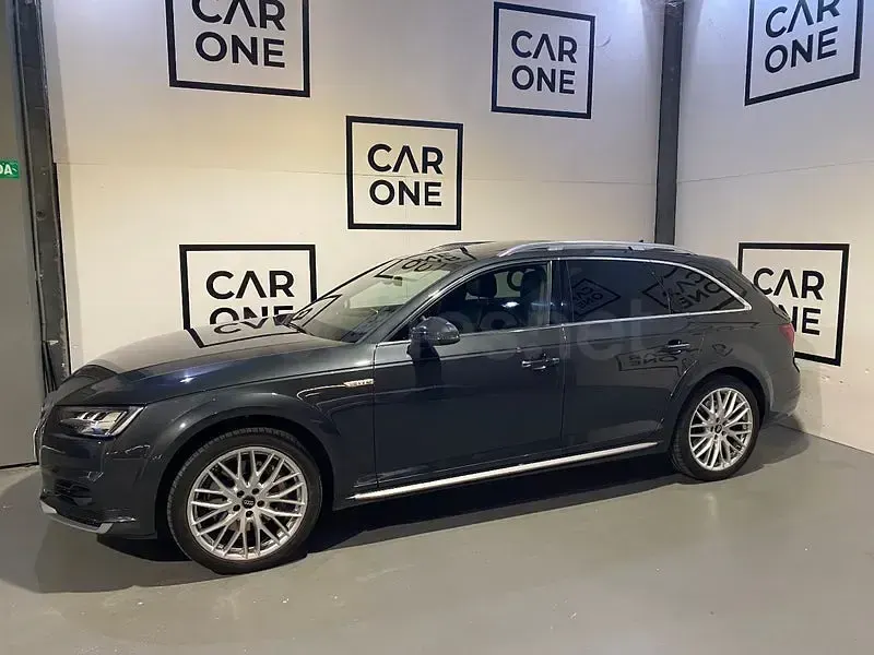 Usado Audi A4 Allroad 245 CV (180 kW) 2019 Gris / plata Familiar