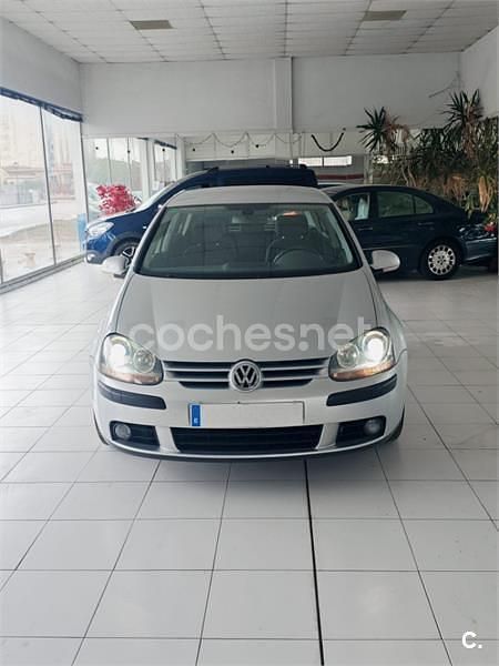 Usado VW Golf IV Sportline 140 CV (102 kW) 2005 Gris / plata Berlina