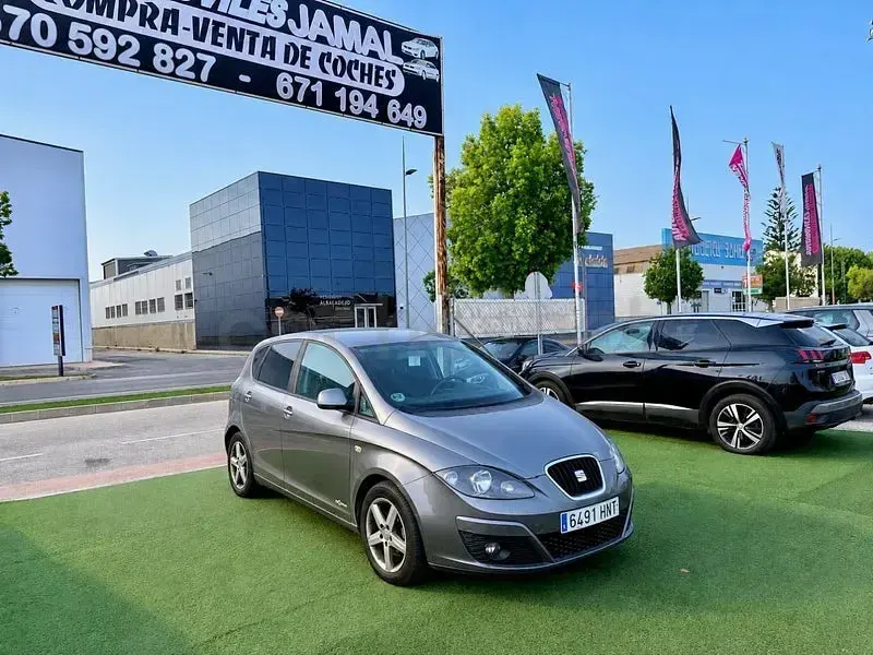 Usado Seat Altea Reference 105 CV (77 kW) 2013 Gris / plata Monovolumen