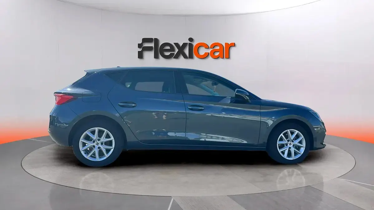Usado Seat Leon Style 116 CV (85 kW) 2020 Gris Berlina