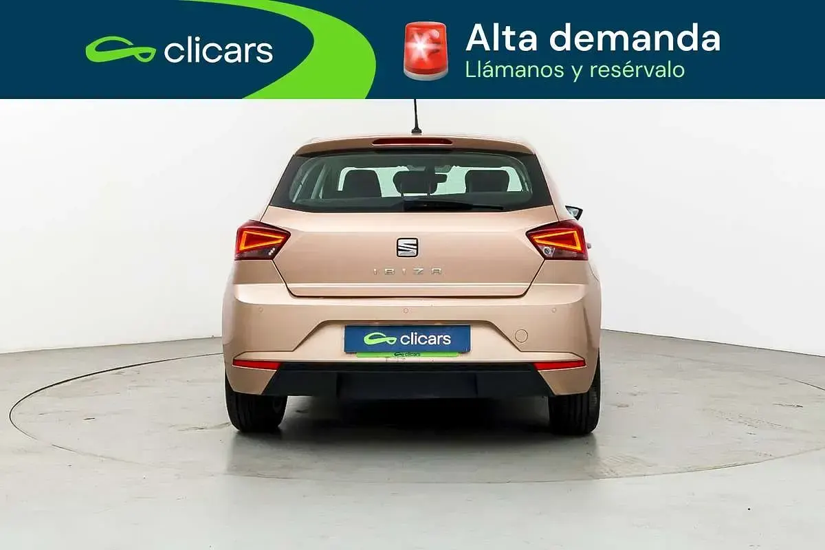 Usado Seat Ibiza Style 95 CV (69 kW) 2018 Naranja Utilitario