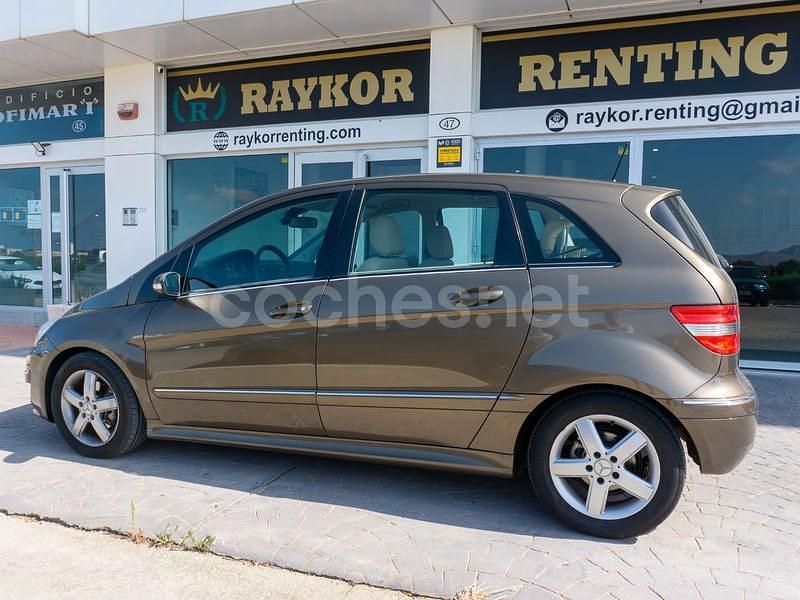 Usado Mercedes B180 109 CV (80 kW) 2009 Marrón Monovolumen