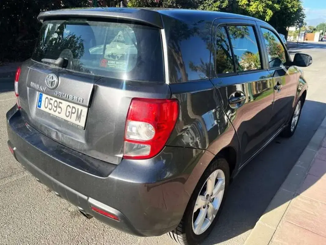 Usado Toyota Urban Cruiser Active 101 CV (74 kW) 2009 Gris Utilitario