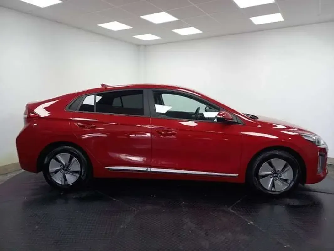 Usado Hyundai Ioniq 141 CV (103 kW) 2021 Rojo Utilitario