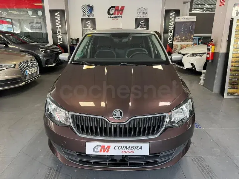 Usado Skoda Fabia Ambition 90 CV (66 kW) 2015 Marrón Berlina