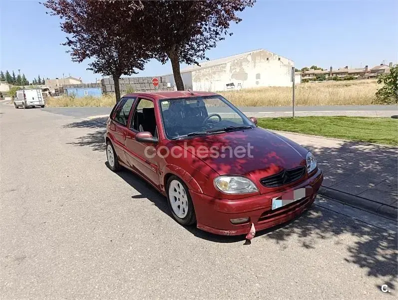 Usado Citroën Saxo 90 CV (66 kW) 2000 Rojo Utilitario