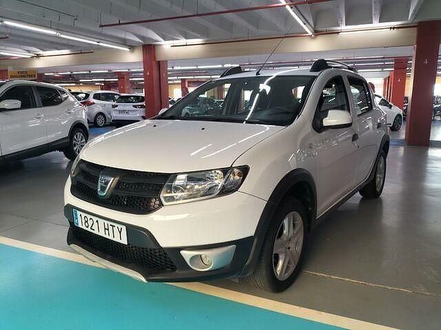 Blanco Usado 2014 Dacia Sandero Stepway Utilitario | 6990 € (Precio justo) - Imagen 1/4