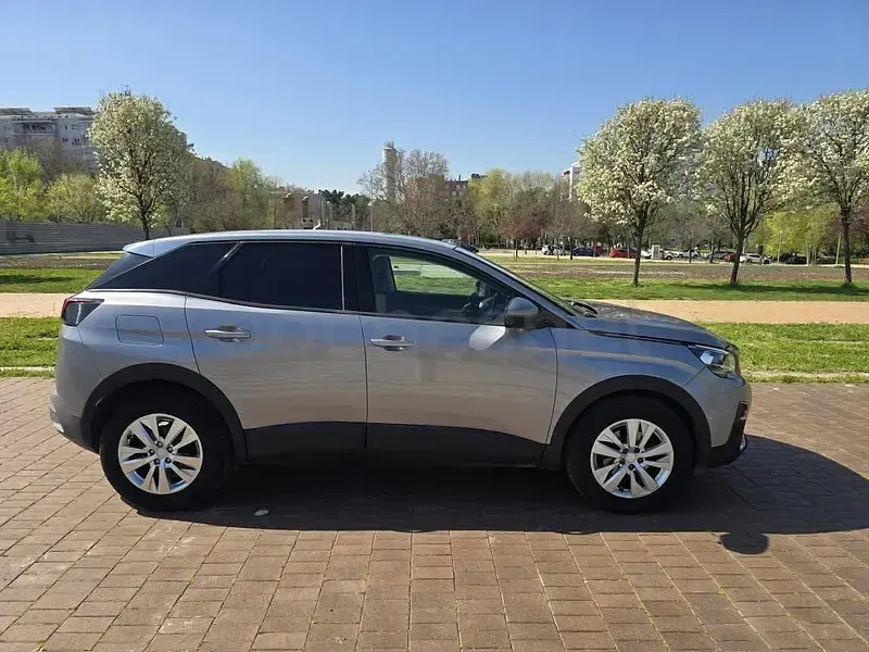 Usado Peugeot 3008 Active 130 CV (95 kW) 2017 Gris / plata SUV