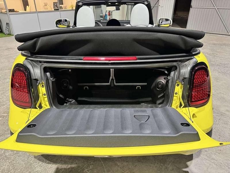 Usado Mini Cooper Cabriolet Classic 163 CV (119 kW) 2025 Amarillo Descapotable