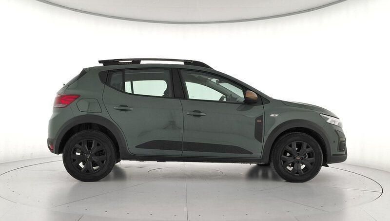 Usado Dacia Sandero Extreme 100 CV (73 kW) 2025 Verde Berlina