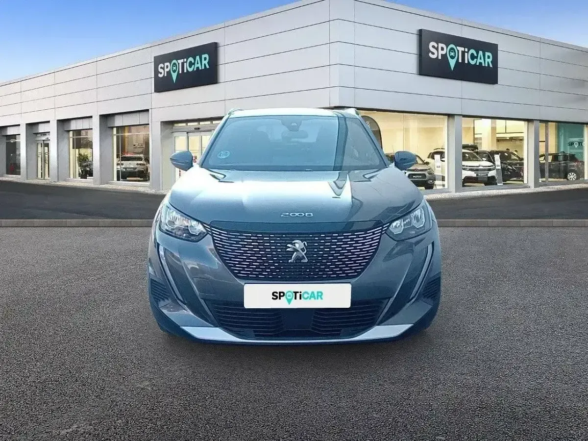 Usado Peugeot 2008 Allure 100 CV (73 kW) 2023 Gris SUV