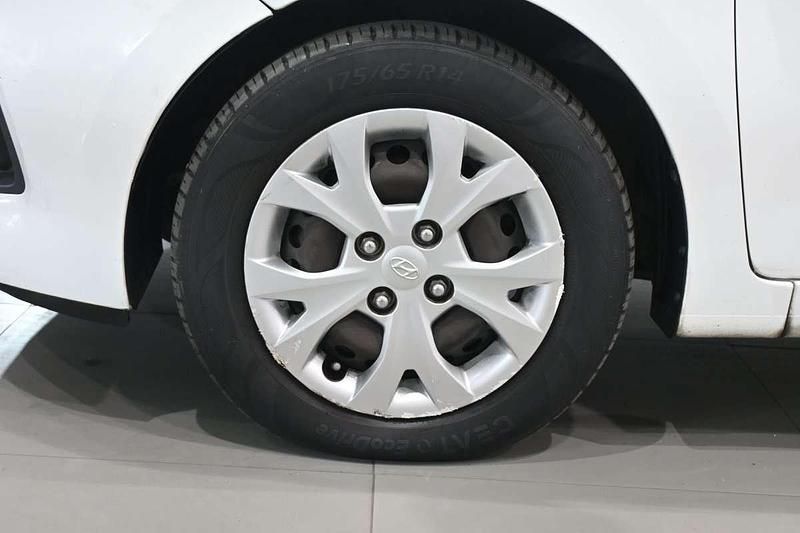 Blanco Usado 2014 Hyundai i10 Utilitario | 7351 € (Precio justo) - Imagen 1/1