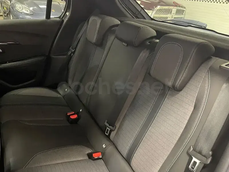 Usado Peugeot 208 Allure 100 CV (73 kW) 2020 Gris / plata Utilitario