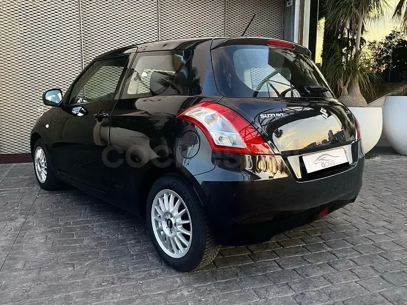 Usado Suzuki Swift GL 95 CV (69 kW) 2011 Negro Utilitario
