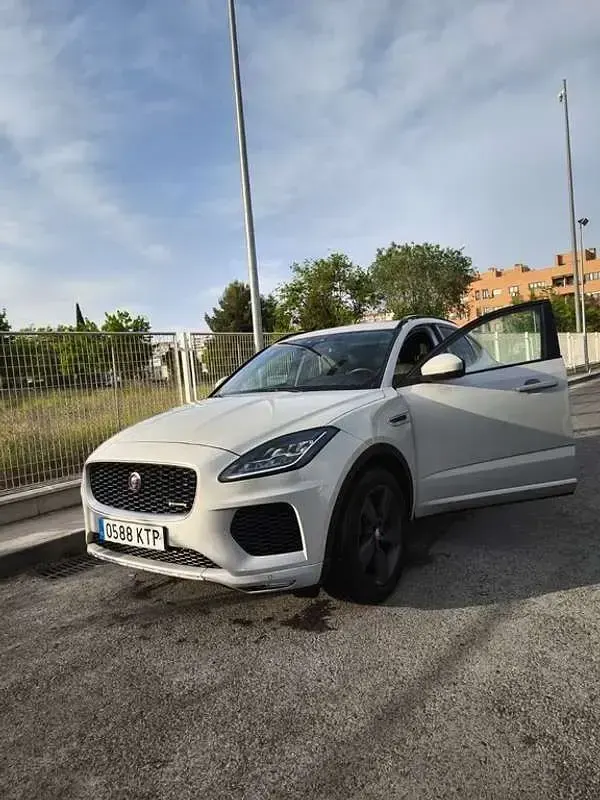 Usado Jaguar E-Pace R-Dynamic 180 CV (132 kW) 2019 Gris / plata SUV