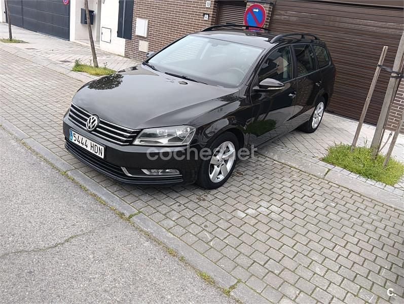 Usado VW Passat 105 CV (77 kW) 2011 Marrón Familiar