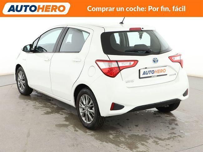 Usado Toyota Yaris Hybrid Active 101 CV (74 kW) 2018 Blanco Berlina