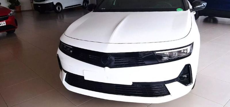 Arktis white Usado 2023 Opel Astra Berlina | 27.920 € (Precio justo) - Imagen 1/4