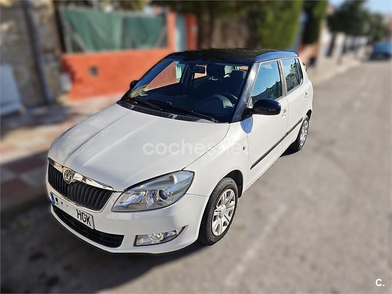 Blanco Usado 2011 Skoda Fabia Berlina | 4100 € (Precio justo) - Imagen 1/4