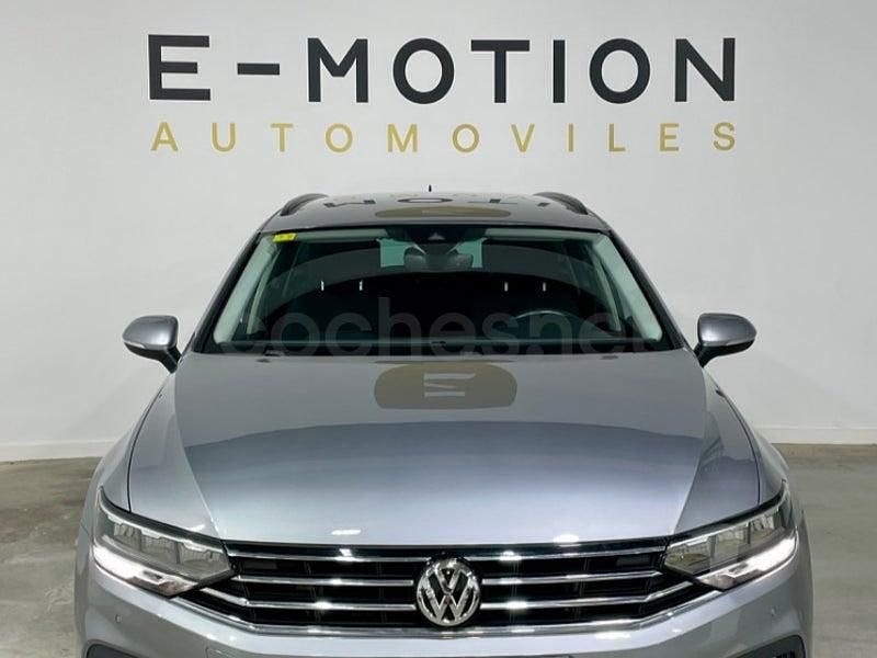 Usado VW Passat Executive 150 CV (110 kW) 2022 Gris / plata Familiar