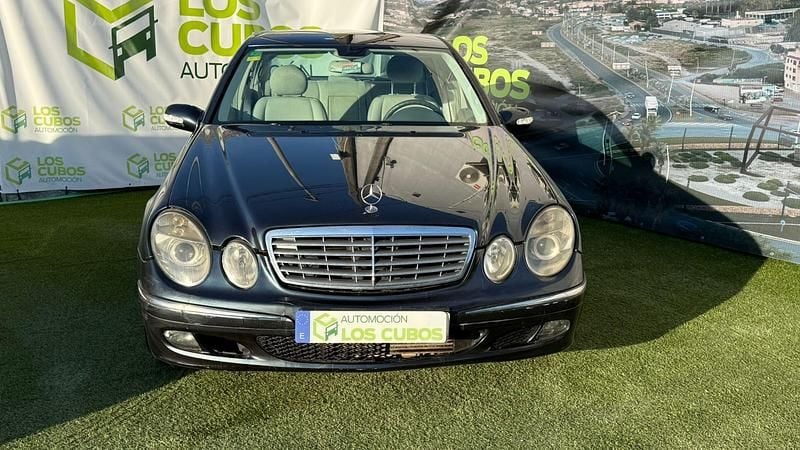 Usado Mercedes E270 Elegance 177 CV (130 kW) 2004 Negro Berlina