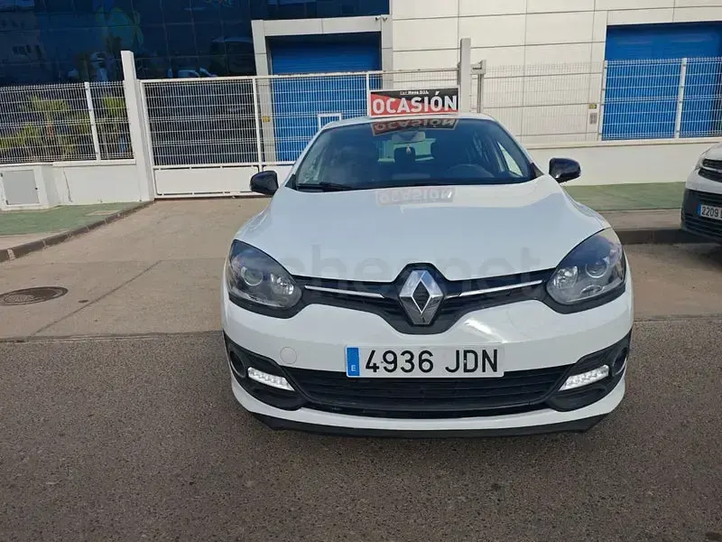 Usado Renault Mégane III Zen 110 CV (80 kW) 2016 Blanco Berlina