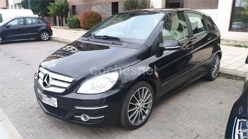 Usado Mercedes B180 109 CV (80 kW) 2009 Negro Monovolumen