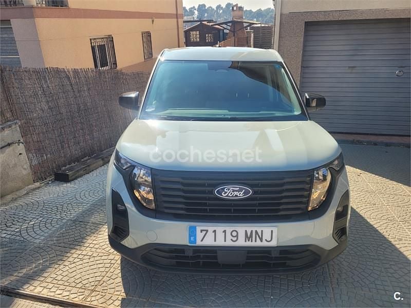 Usado Ford Tourneo Courier Trend 125 CV (91 kW) 2024 Verde Monovolumen
