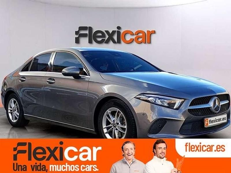 Usado Mercedes A180 116 CV (85 kW) 2019 Gris Berlina