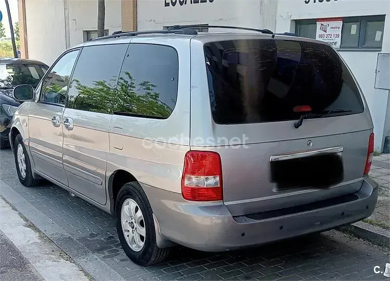 Usado Kia Carnival 185 CV (136 kW) 2006 Beige Monovolumen
